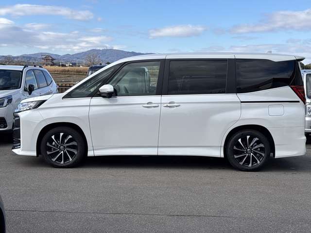 トヨタ ノア １．８ ハイブリッド Ｓ－Ｚ R6年 (近畿) 99