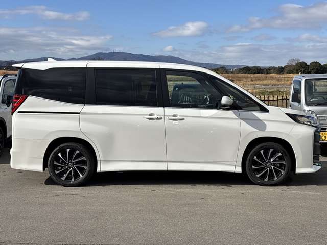 トヨタ ノア １．８ ハイブリッド Ｓ－Ｚ R6年 (近畿) 99