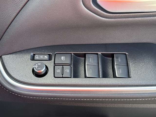 トヨタ ノア １．８ ハイブリッド Ｓ－Ｚ R6年 (近畿) 99