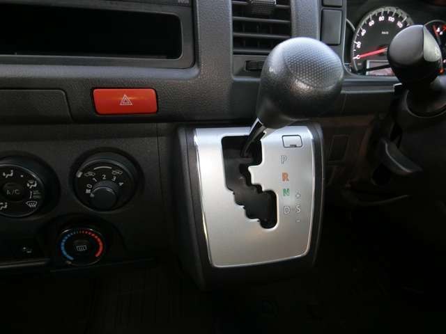 トヨタ ハイエースバン ２．０ ＤＸ ロング R1年 (中国) 99