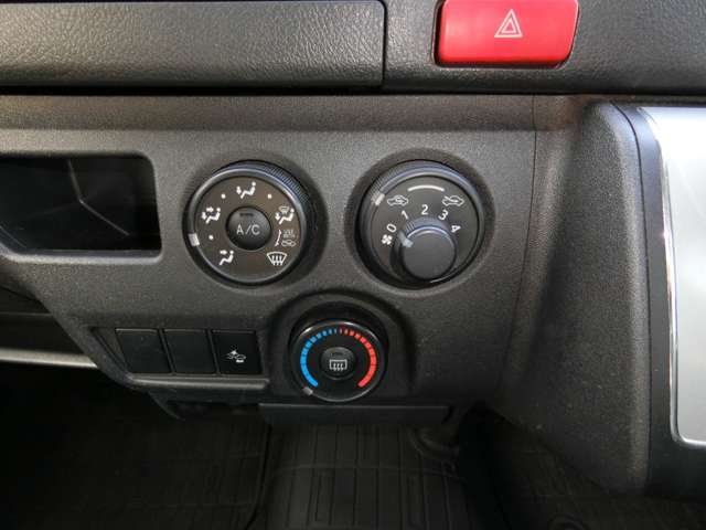 トヨタ ハイエースバン ２．０ ＤＸ ロング R1年 (中国) 99