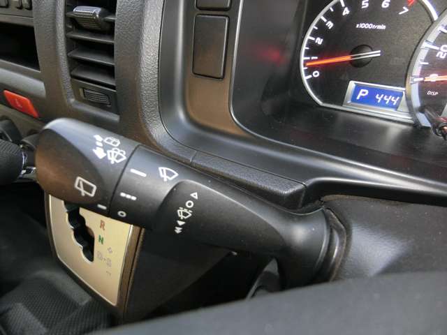 トヨタ ハイエースバン ２．０ ＤＸ ロング R1年 (中国) 99