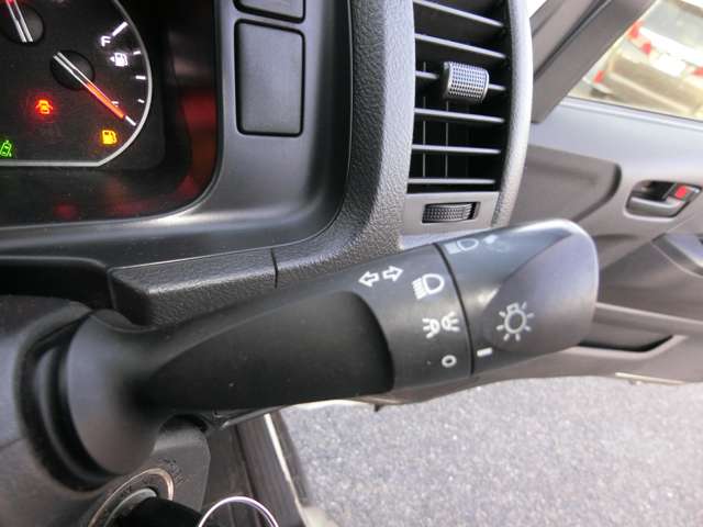 トヨタ ハイエースバン ２．０ ＤＸ ロング R1年 (中国) 99