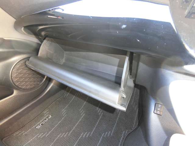 トヨタ プリウス １．８ Ａ ツーリングセレクション H28年 (中国) 99