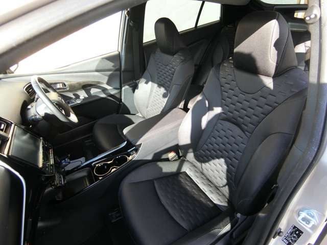 トヨタ プリウスＰＨＶ １．８ Ｓ ナビパッケージ H29年 (中国) 99