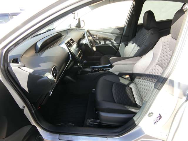 トヨタ プリウスＰＨＶ １．８ Ｓ ナビパッケージ H29年 (中国) 99