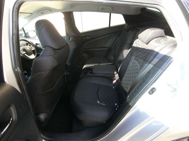 トヨタ プリウスＰＨＶ １．８ Ｓ ナビパッケージ H29年 (中国) 99