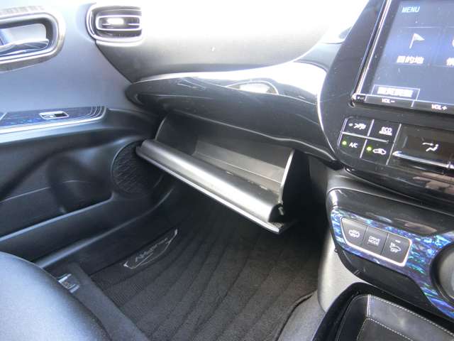 トヨタ プリウスＰＨＶ １．８ Ｓ ナビパッケージ H29年 (中国) 99