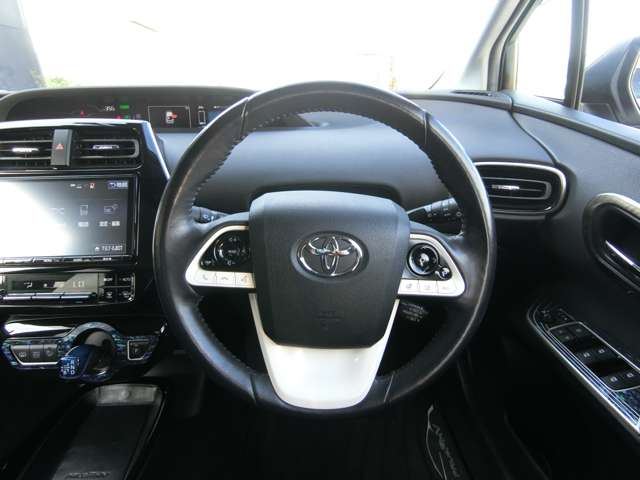 トヨタ プリウスＰＨＶ １．８ Ｓ ナビパッケージ H29年 (中国) 99