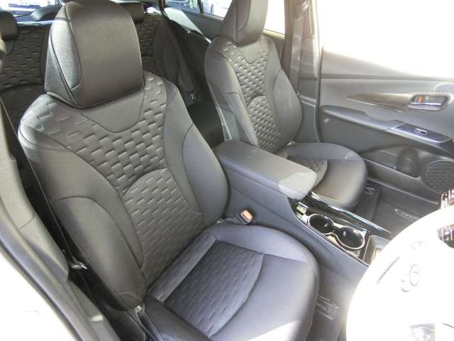 トヨタ プリウスＰＨＶ １．８ Ｓ ナビパッケージ H29年 (中国) 99