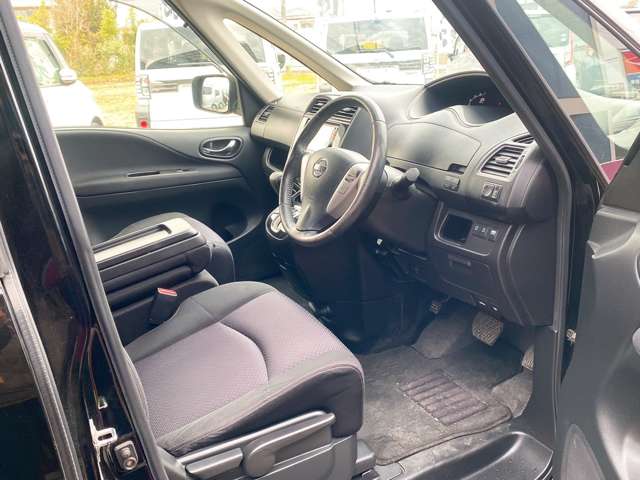 日産 セレナ ２．０ ハイウェイスター Ｓ－ＨＹＢＲＩＤ Ｖセレクション H25年 (九州・沖縄) 99