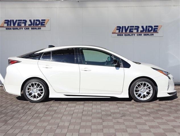 トヨタ プリウス １．８ Ｓ セーフティ プラス ツートーン H30年 (関東) 99