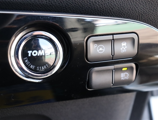 トヨタ プリウス １．８ Ｓ セーフティ プラス ツートーン H30年 (関東) 99