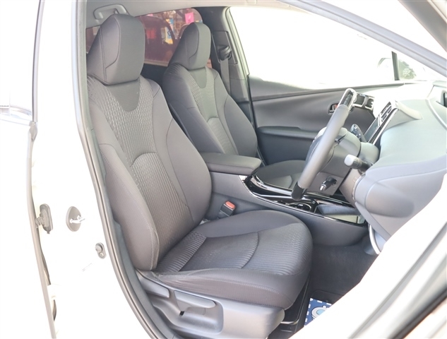 トヨタ プリウス １．８ Ｓ セーフティ プラス ツートーン H30年 (関東) 99