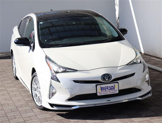 トヨタ プリウス １．８ Ｓ セーフティ プラス ツートーン H30年 (関東) 99