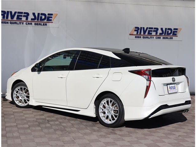 トヨタ プリウス １．８ Ｓ セーフティ プラス ツートーン H30年 (関東) 99