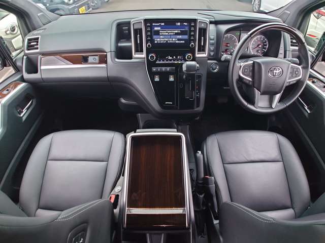 トヨタ グランエース ２．８ プレミアム ディーゼルターボ R5年 (中国) 99