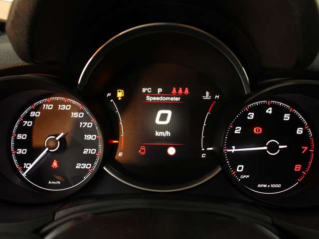 フィアット ５００Ｘ １．３ ＹＡＴＣＨ ＣＬＵＢ ＣＡＰＲＩ R3年 (関東) 99