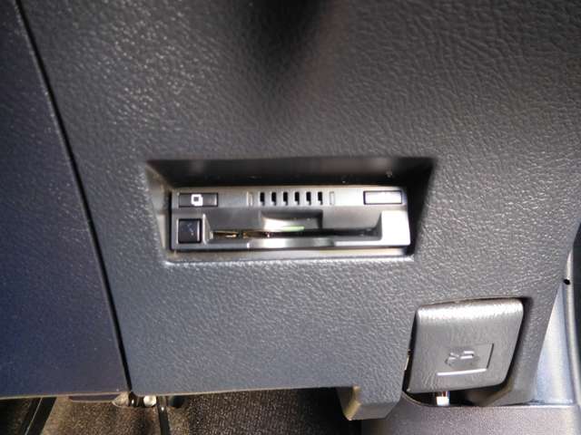 トヨタ カローラフィールダー　ハイブリッド １．５ ハイブリッド Ｇ エアロツアラー Ｗ×Ｂ H26年 (九州・沖縄) 99