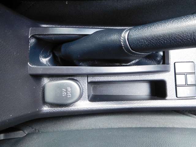 トヨタ カローラフィールダー　ハイブリッド １．５ ハイブリッド Ｇ エアロツアラー Ｗ×Ｂ H26年 (九州・沖縄) 99