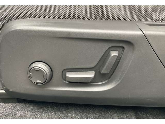 ボルボ ＸＣ４０リチャージ プラス シングルモーター R4年 (関東) 99