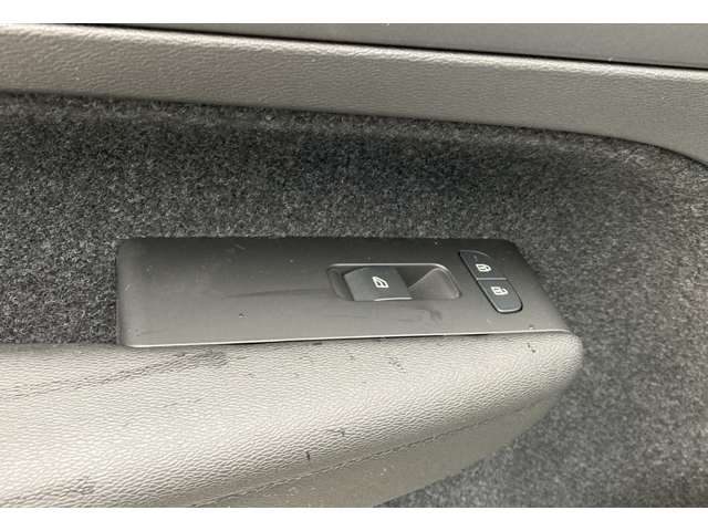 ボルボ ＸＣ４０リチャージ プラス シングルモーター R4年 (関東) 99