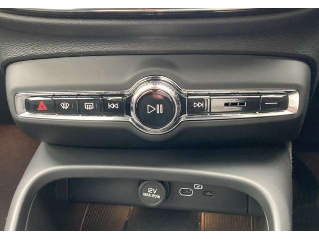 ボルボ ＸＣ４０リチャージ プラス シングルモーター R4年 (関東) 99