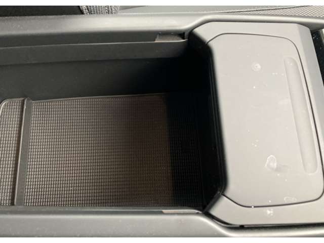 ボルボ ＸＣ４０リチャージ プラス シングルモーター R4年 (関東) 99