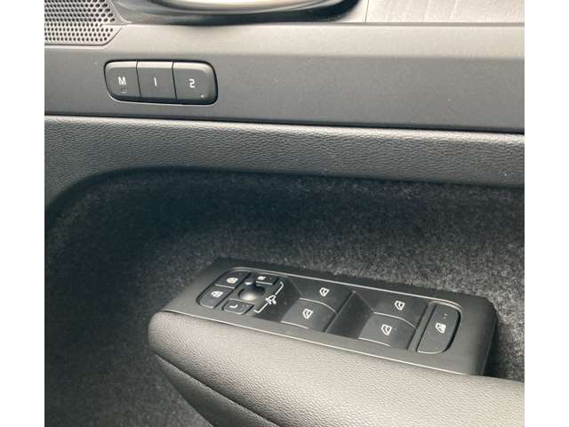 ボルボ ＸＣ４０リチャージ プラス シングルモーター R4年 (関東) 99