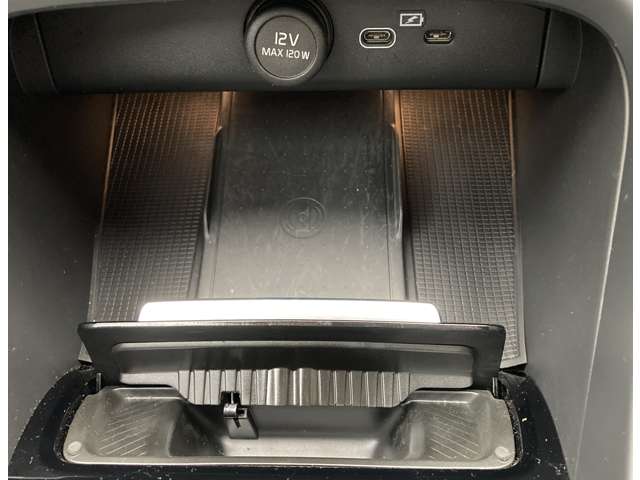 ボルボ ＸＣ４０リチャージ プラス シングルモーター R4年 (関東) 99