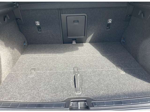 ボルボ ＸＣ４０リチャージ プラス シングルモーター R4年 (関東) 99