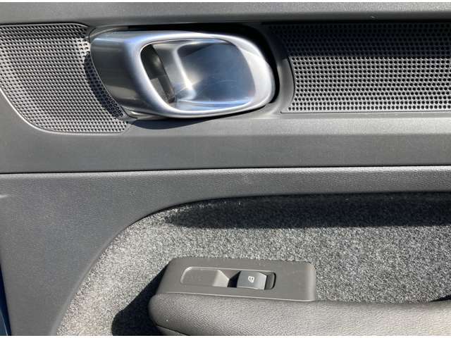 ボルボ ＸＣ４０リチャージ プラス シングルモーター R4年 (関東) 99