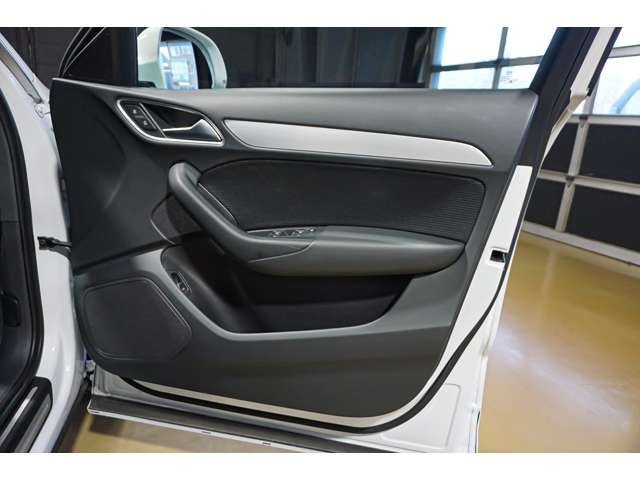 アウディ Ｑ３ ２．０ ＴＦＳＩ クワトロ １８０ＰＳ Ｓラインパッケージ ４ＷＤ H30年 (北海道) 99