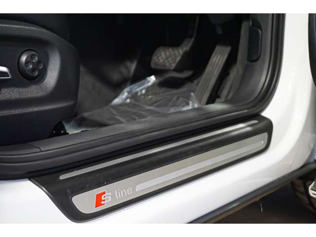 アウディ Ｑ３ ２．０ ＴＦＳＩ クワトロ １８０ＰＳ Ｓラインパッケージ ４ＷＤ H30年 (北海道) 99