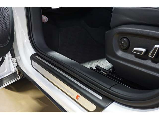 アウディ Ｑ３ ２．０ ＴＦＳＩ クワトロ １８０ＰＳ Ｓラインパッケージ ４ＷＤ H30年 (北海道) 99