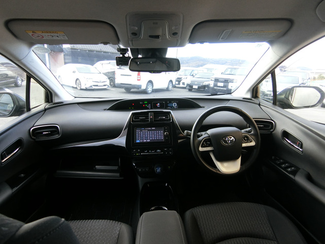 トヨタ プリウス １．８ Ａ H28年 (中国) 99