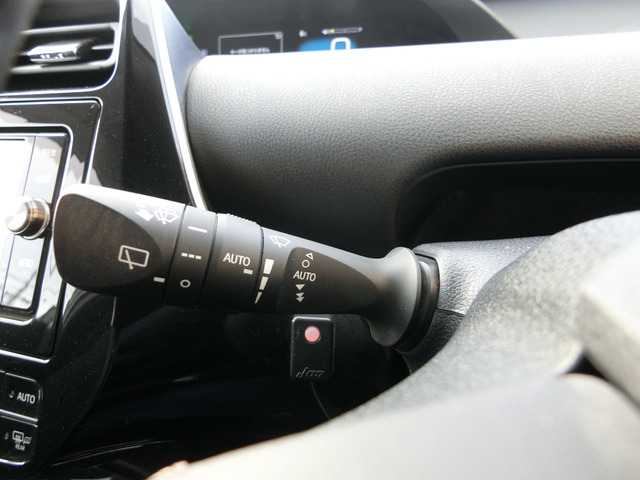 トヨタ プリウス １．８ Ａ H28年 (中国) 99