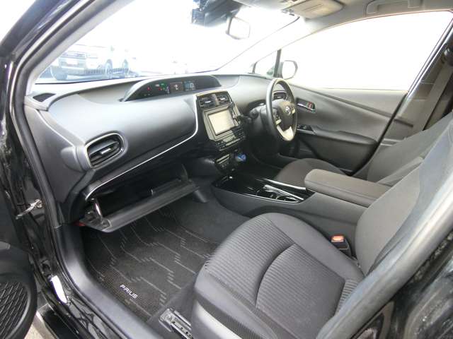 トヨタ プリウス １．８ Ａ H28年 (中国) 99