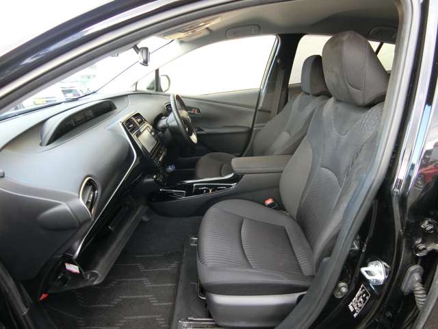 トヨタ プリウス １．８ Ａ H28年 (中国) 99