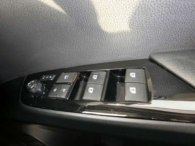 トヨタ プリウス １．８ Ａ H28年 (中国) 99