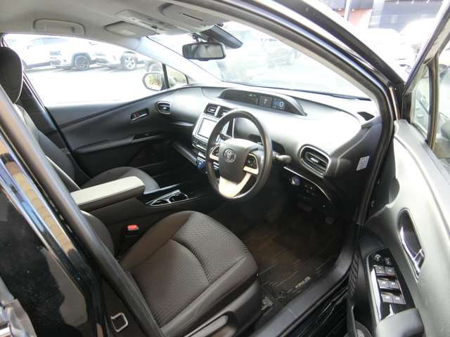 トヨタ プリウス １．８ Ａ H28年 (中国) 99