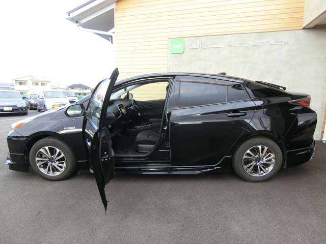 トヨタ プリウス １．８ Ａ H28年 (中国) 99