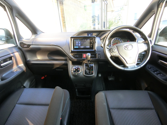 トヨタ ヴォクシー ２．０ ＺＳ H26年 (中国) 99