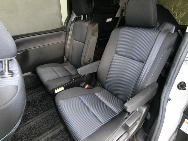 トヨタ ヴォクシー ２．０ ＺＳ H26年 (中国) 99