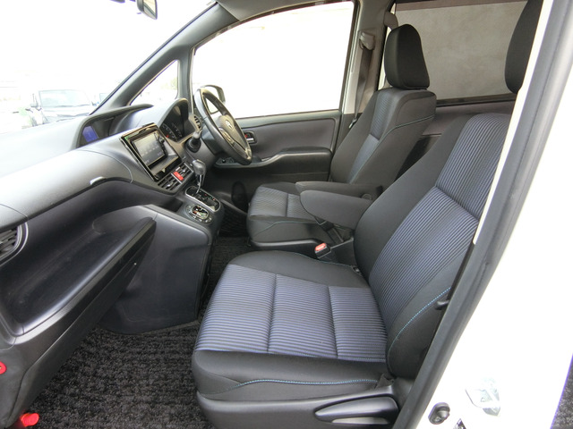 トヨタ ヴォクシー ２．０ ＺＳ H26年 (中国) 99