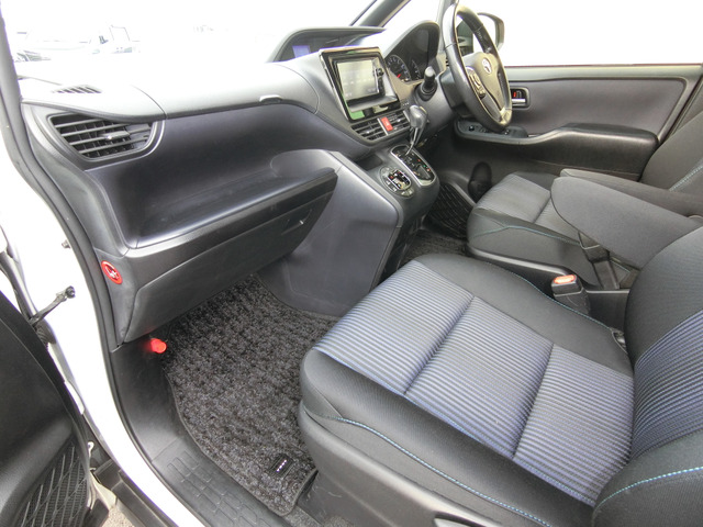 トヨタ ヴォクシー ２．０ ＺＳ H26年 (中国) 99