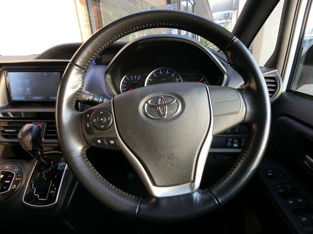 トヨタ ヴォクシー ２．０ ＺＳ H26年 (中国) 99