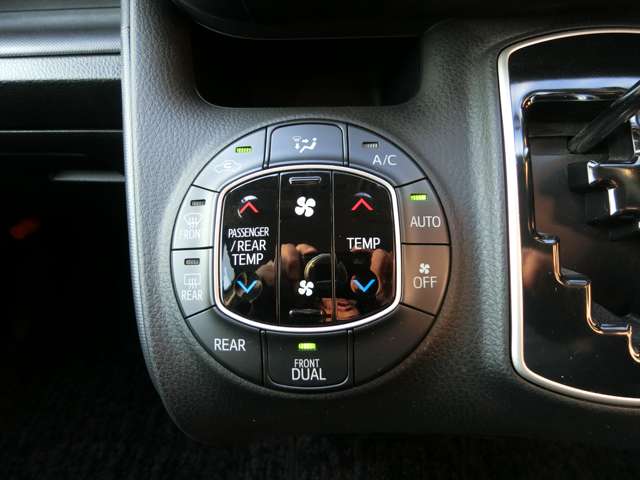 トヨタ ヴォクシー ２．０ ＺＳ H26年 (中国) 99