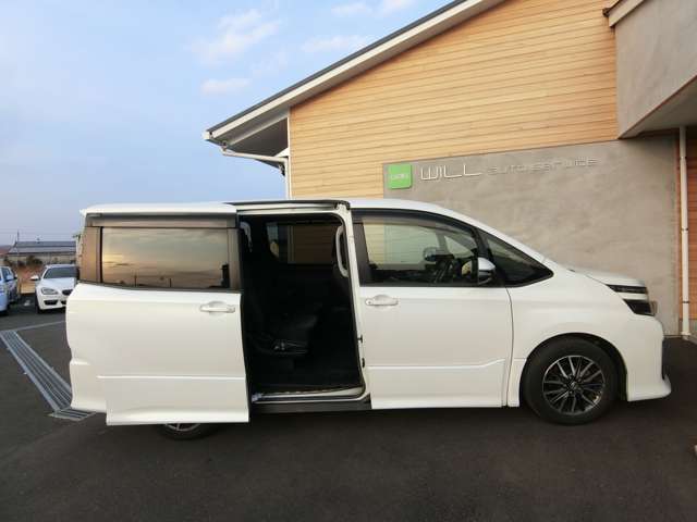 トヨタ ヴォクシー ２．０ ＺＳ H26年 (中国) 99