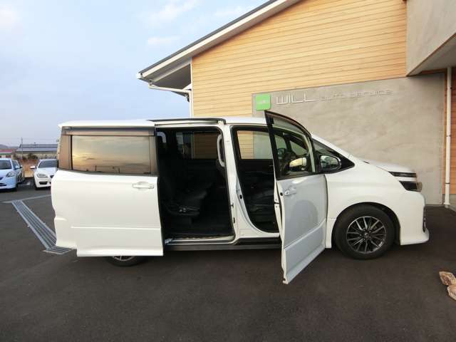 トヨタ ヴォクシー ２．０ ＺＳ H26年 (中国) 99